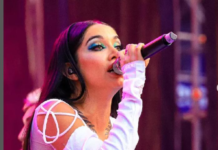 María Becerra a los besos con una fan en Santiago del Estero María Becerra a los besos con una fan en Santiago del Estero