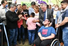 “Lo que el gobernador promete, lo cumple”, dijo Luana al recibir su casa Osvaldo Jaldo