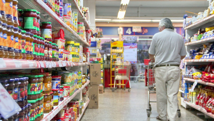 El consumo masivo se desplomó un 7,3% en agosto