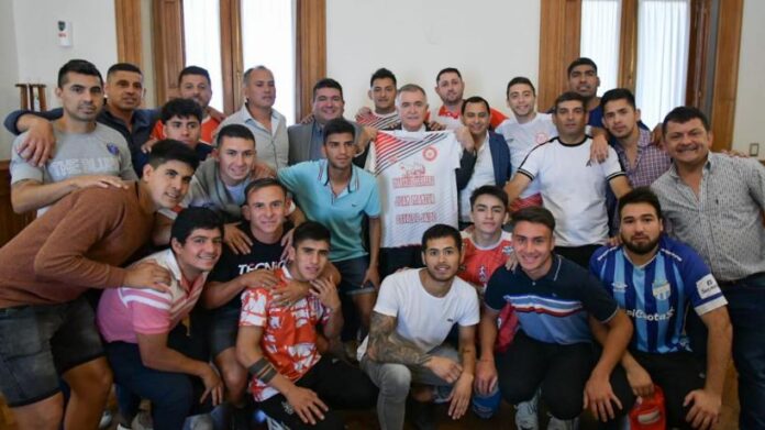 Jaldo felicitó a Unión Simoca por su ascenso a la Primera división de la Liga