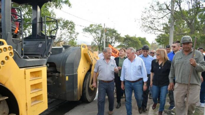 Jaldo supervisó obras de pavimentación en San Pedro de Colalao