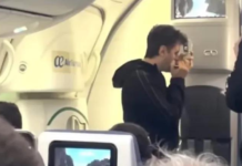 Ciro Martínez tocó el himno en un avión rumbo a Qatar y revolucionó a todos los pasajeros Ciro Martínez tocó el himno en un avión rumbo a Qatar y revolucionó a todos los pasajeros