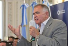 «Este Gobierno se compromete y lo cumple, los sanatorios continuarán atendiendo» "Este Gobierno se compromete y lo cumple, los sanatorios continuarán atendiendo"