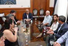 Manzur recibió a los representantes de los call centers Manzur recibió a los representantes de los call centers