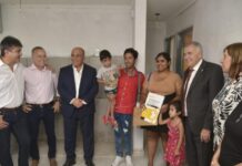 Manzur y Jaldo entregaron 100 viviendas en Manantial Sur Manzur y Jaldo entregaron 100 viviendas en Manantial Sur