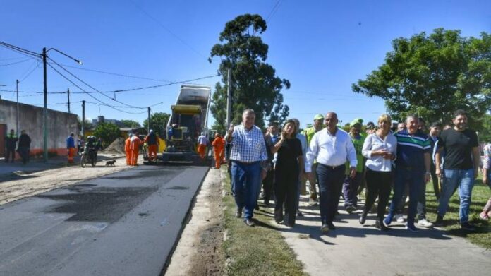 Con obras de asfalto, mejoran la circulación en el barrio Diego de Villarroel