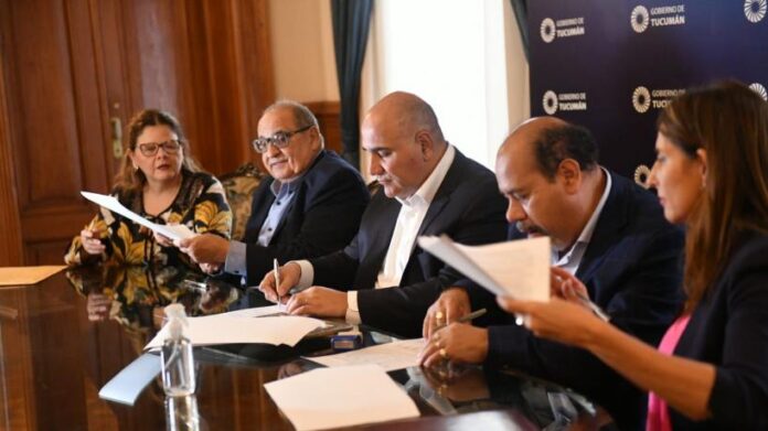 El Gobierno firmó el acuerdo salarial con los trabajadores del Subsidio de Salud