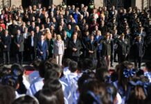 El Gobernador tomó la promesa de lealtad a la Bandera a escolares tucumanos El Gobernador tomó la promesa de lealtad a la Bandera a escolares tucumanos