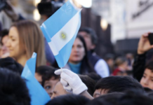 Mil alumnos tucumanos prometerán lealtad a la bandera en Plaza Independencia Mil alumnos tucumanos prometerán lealtad a la bandera en Plaza Independencia