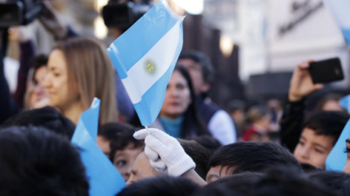 Mil alumnos tucumanos prometerán lealtad a la bandera en Plaza Independencia