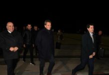 Manzur recibió a Sergio Massa en el aeropuerto Manzur recibió a Sergio Massa en el aeropuerto