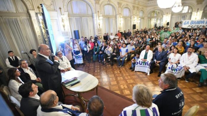 Manzur: “Seguiremos conversando en paritarias con los trabajadores”