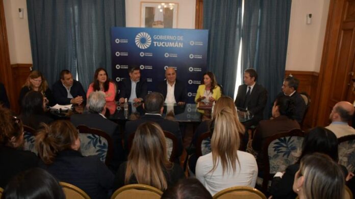 El Gobierno firmó el acuerdo salarial con los trabajadores del IPSST