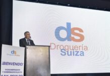 Jaldo visitó la Droguería Suiza, que cumplió 61 años de servicio Jaldo visitó la Droguería Suiza, que cumplió 61 años de servicio