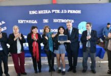 Alumnos de la Escuela Presidente Juan Domingo Perón recibieron 374 netbooks Alumnos de la Escuela Presidente Juan Domingo Perón recibieron 374 netbooks