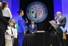 El Gobernador encabezó la jura de la intendenta Paula Quiles El Gobernador encabezó la jura de la intendenta Paula Quiles