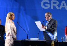 Jaldo le tomó juramento a la nueva intendenta Raquel Graneros Jaldo le tomó juramento a la nueva intendenta Raquel Graneros