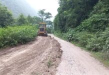Continúan los trabajos para mejorar las rutas y caminos Continúan los trabajos para mejorar las rutas y caminos