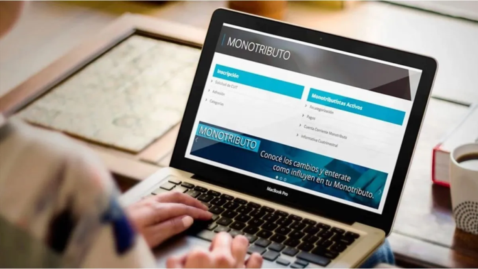 Si no actualizan las escalas, monotributistas pasarán a pagar Ganancias e IVA