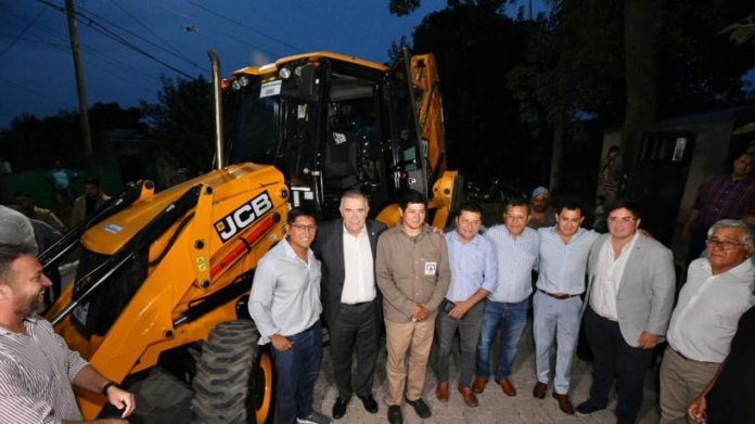Jaldo inauguró obras y entregó equipamiento en Lastenia