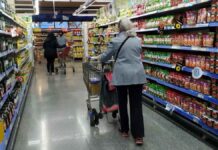 Las ventas en supermercados y en mayoristas cayeron hasta 13,8% en enero Las ventas en supermercados y en mayoristas cayeron hasta 13,8% en enero