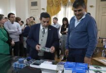 Salud entregó equipamiento a directores de áreas programáticas