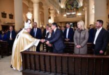 Acevedo participó de la misa en honor al Papa Francisco
