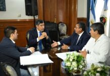 Acevedo recibió a comisionados comunales que presentaron obras para el interior