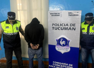 Detuvieron al hombre que se trepó a la camioneta de su expareja