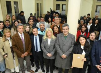 Entregaron personerías jurídicas y certificados de normal funcionamiento