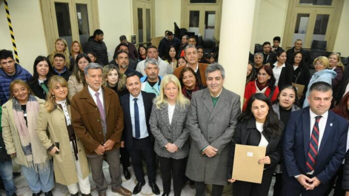entregaron-personeras-jurdicas-y-certificados-de.jpeg