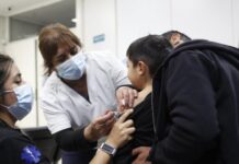 Gran concurrencia de vecinos para vacunarse en la Dirección de Emergencias
