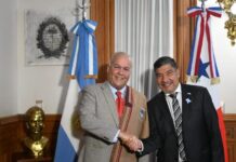 Acevedo recibió al embajador panameño Juan Luis Correa Esquivel