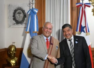 Acevedo recibió al embajador panameño Juan Luis Correa Esquivel