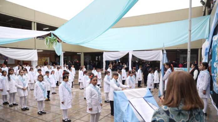 cien-alumnos-de-manantial-sur-realizaron-su-promes.jpg