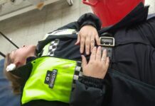 Dos policías resultaron heridos al sofocar disturbios en plaza Independencia