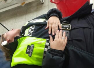 Dos policías resultaron heridos al sofocar disturbios en plaza Independencia